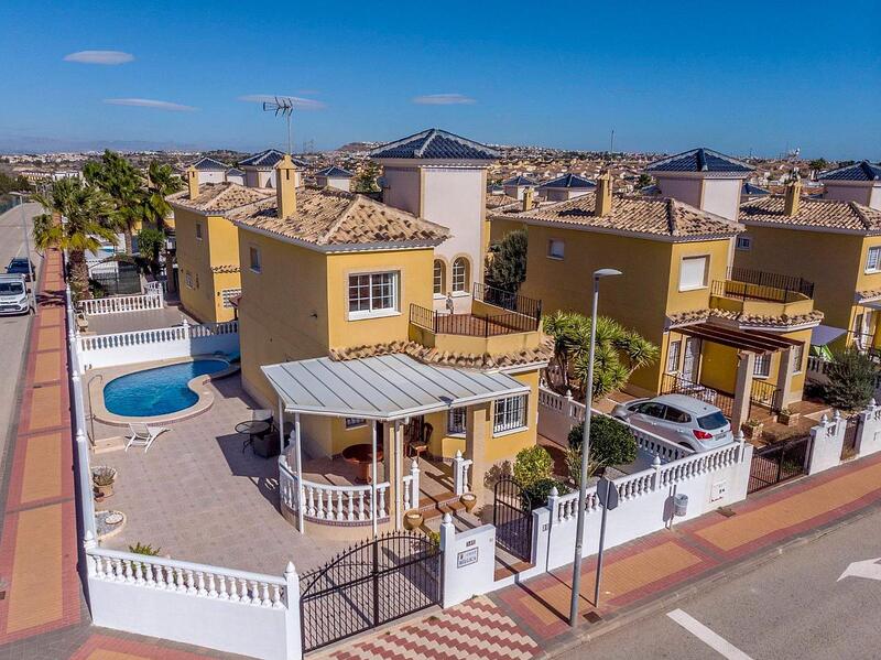 Villa en venta en Algorfa, Alicante