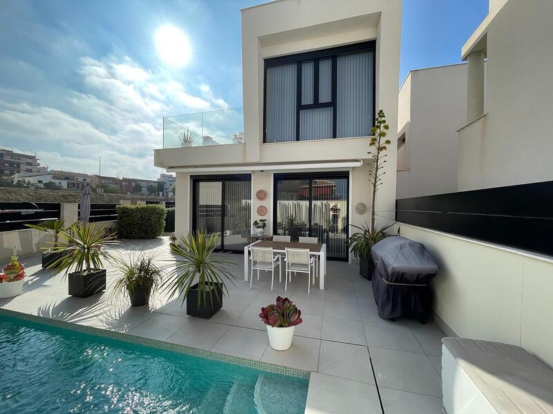 Villa for sale in Benijófar, Alicante