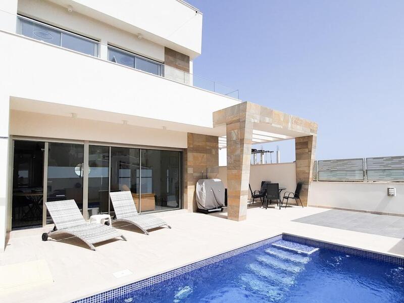 вилла продается в San Miguel de Salinas, Alicante