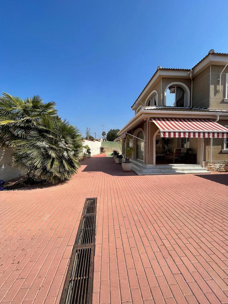 Villa en venta en La Marina, Alicante