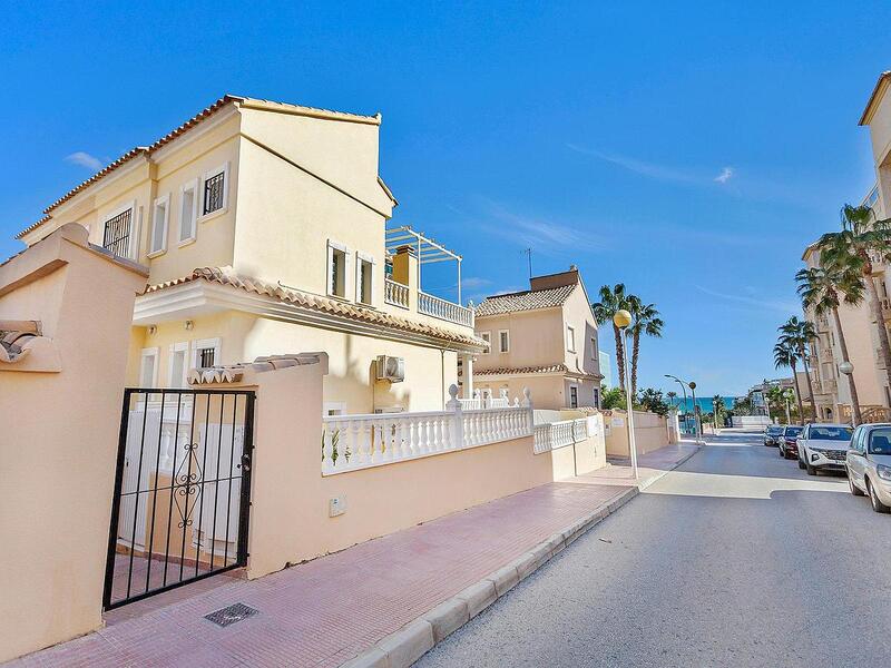 Townhouse for sale in Guardamar del Segura, Alicante