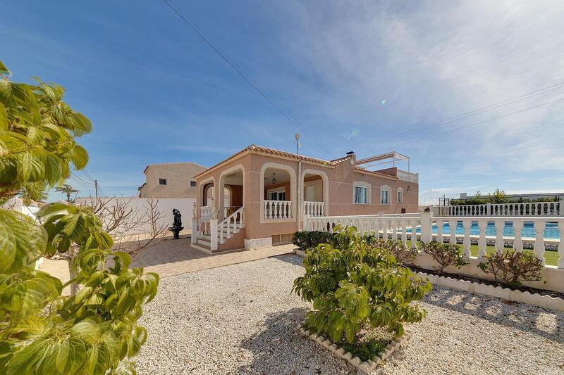 Villa for sale in Torrevieja, Alicante