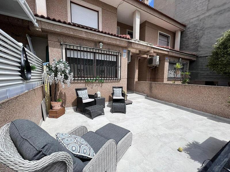 Townhouse for sale in Jacarilla, Alicante