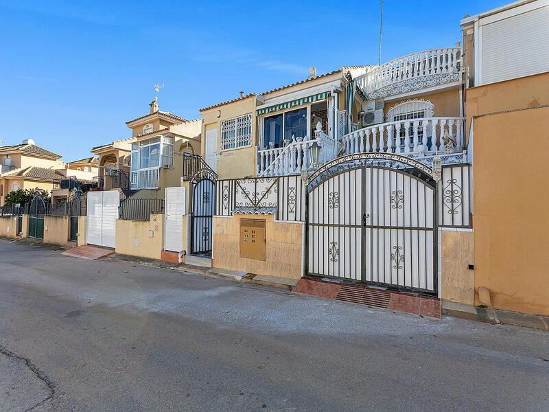 Townhouse for sale in Orihuela Costa, Alicante