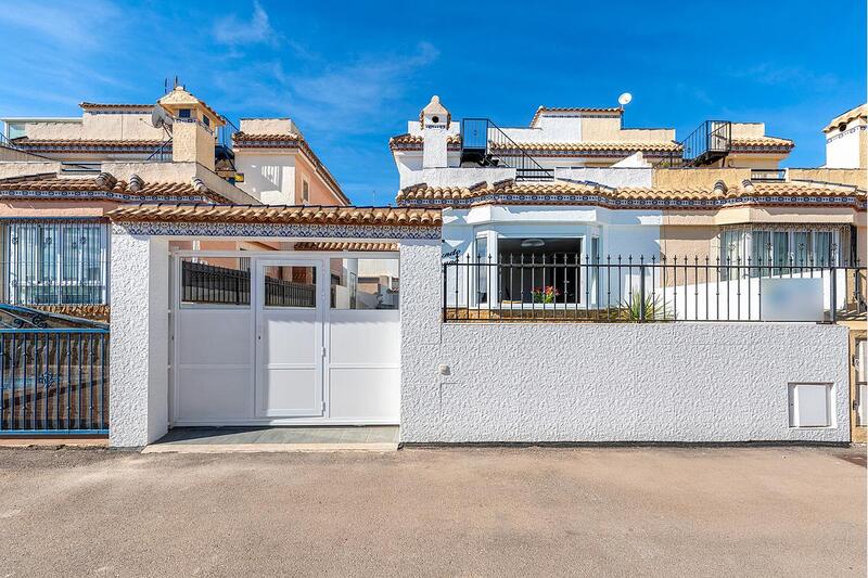 Townhouse for sale in Orihuela Costa, Alicante