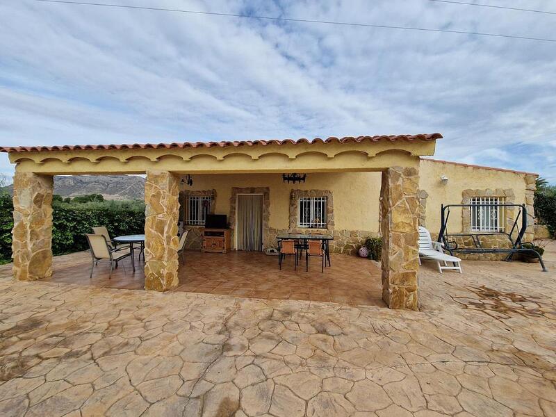 Villa en venta en Elda, Alicante