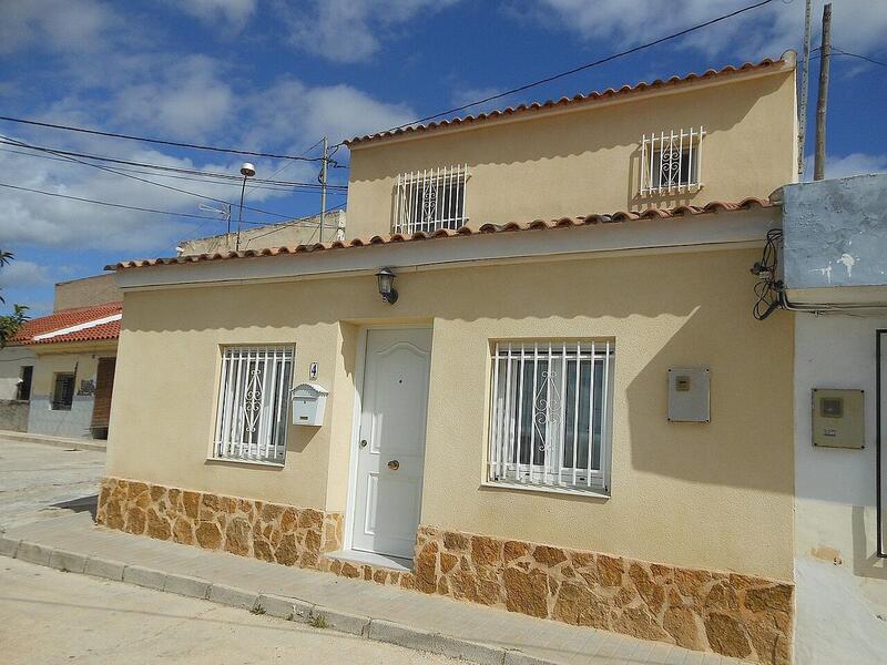 Townhouse for sale in Pinoso, Alicante