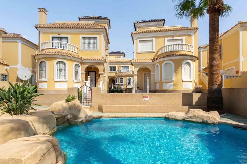 Townhouse for sale in Orihuela Costa, Alicante