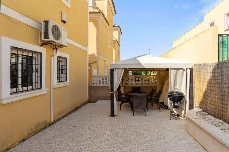 2 bedroom Townhouse for sale