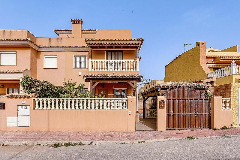 Villa à vendre dans Torrevieja, Alicante