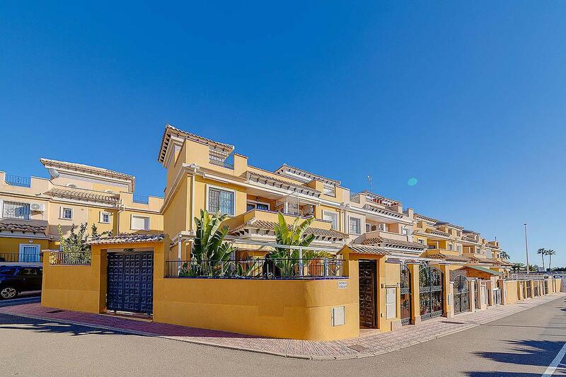 Villa til salg i Torrevieja, Alicante