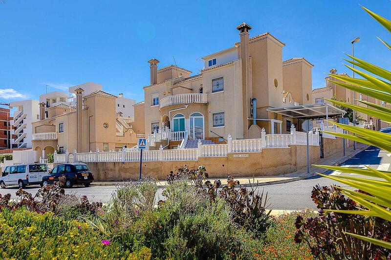 Villa til salg i Orihuela Costa, Alicante