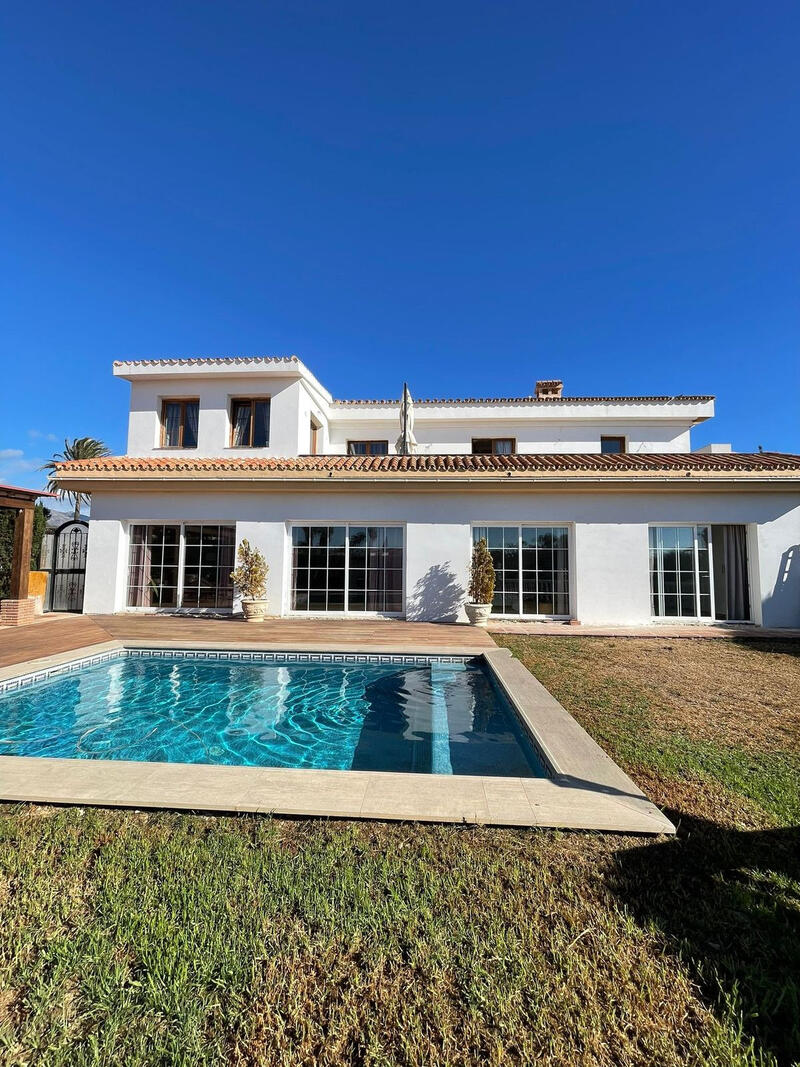 Villa for sale in El Faro, Málaga