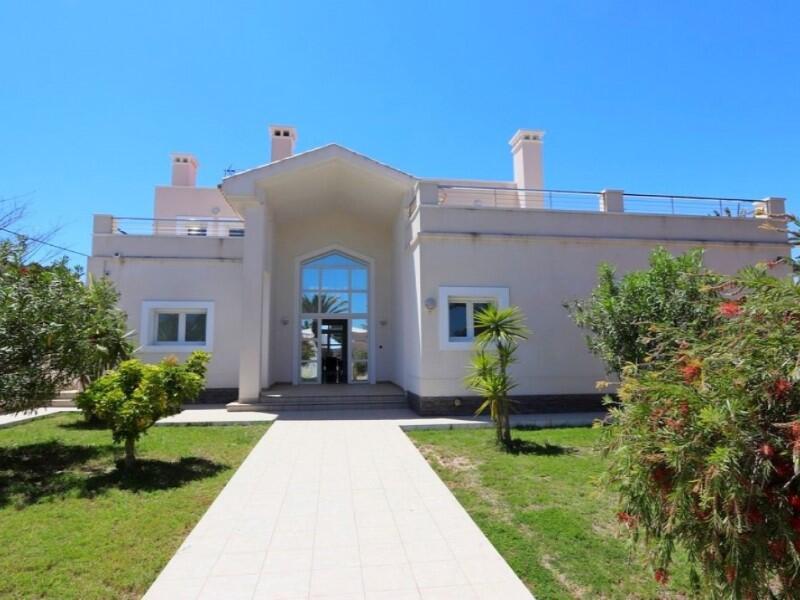 4 Cuarto Villa en venta