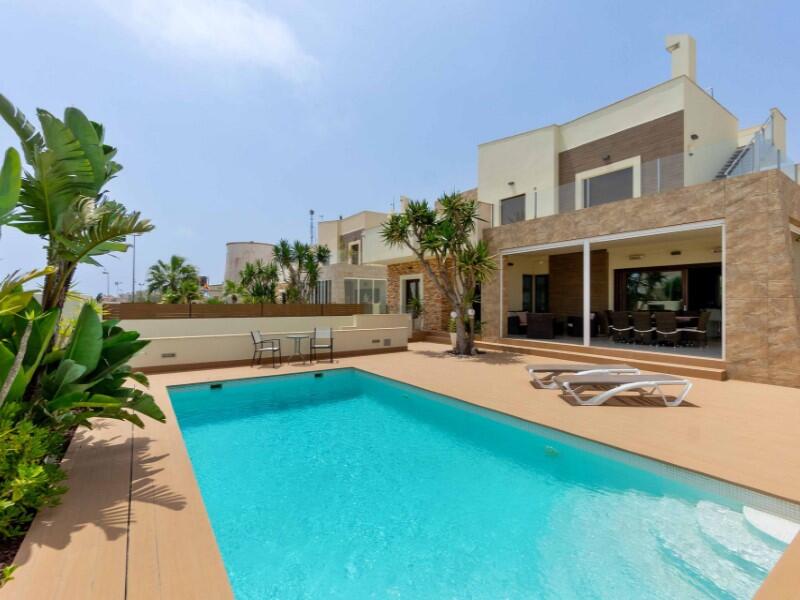 Villa en venta en Torrevieja, Alicante