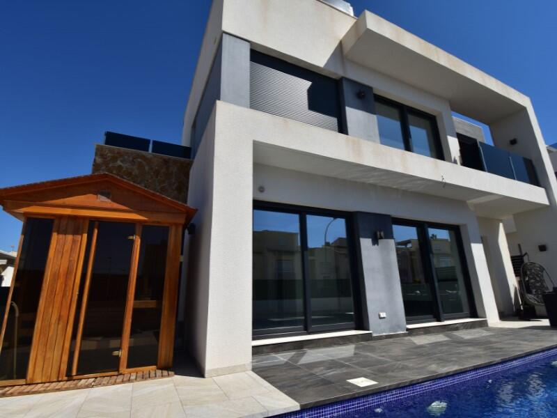 Villa for sale in Torrevieja, Alicante