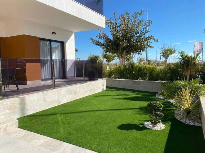 Townhouse for sale in Pilar de la Horadada, Alicante