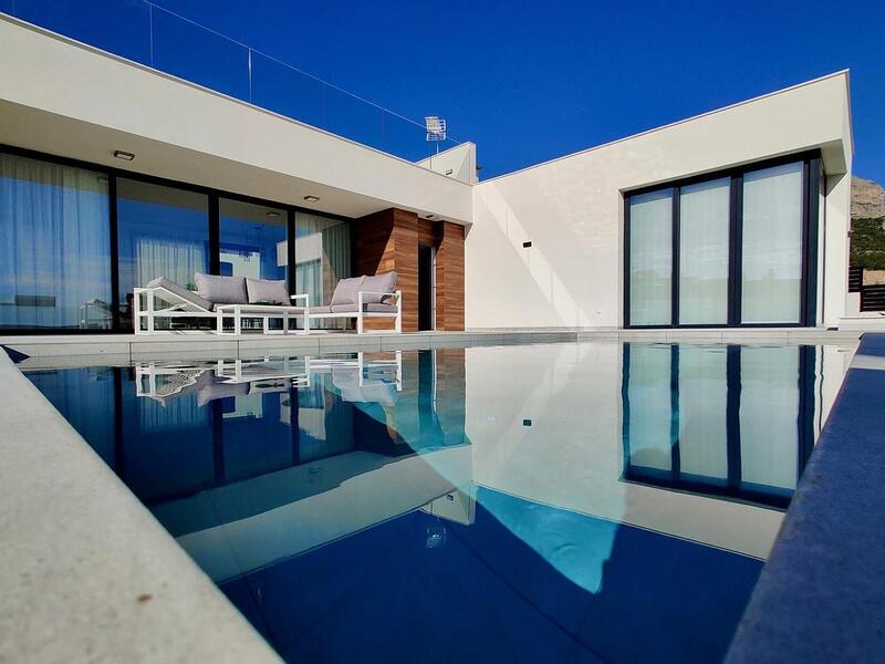 Villa for sale in Polop, Alicante