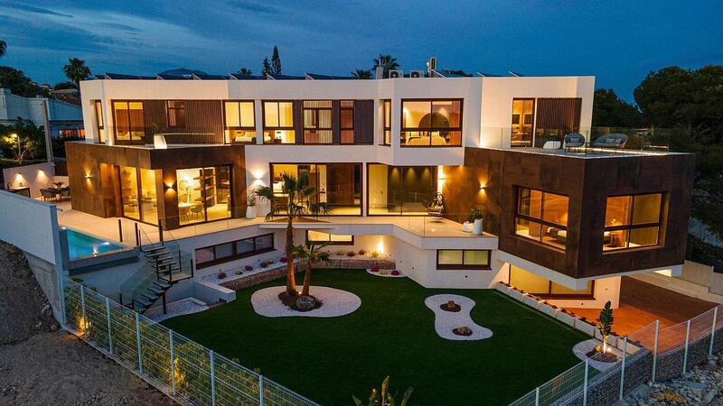 Villa for sale in Benidorm, Alicante