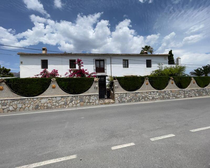 8 bedroom Country House for sale