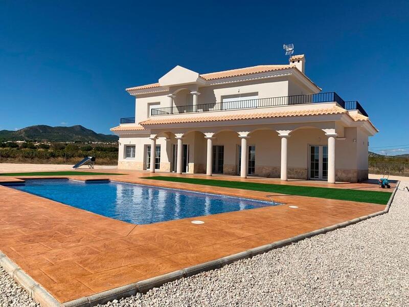 Villa til salg i Pinoso, Alicante