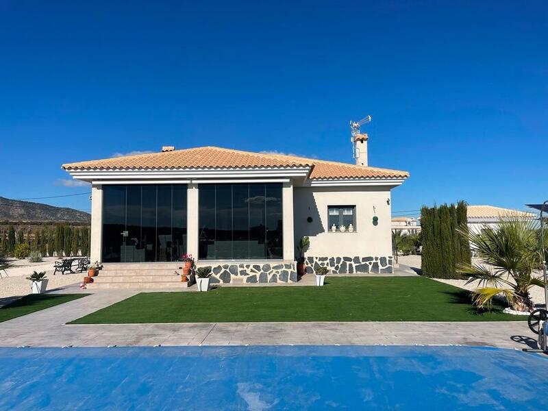 Villa til salg i Pinoso, Alicante