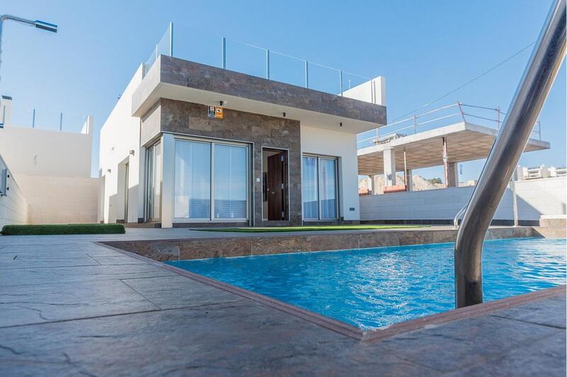 Villa til salg i Orihuela Costa, Alicante