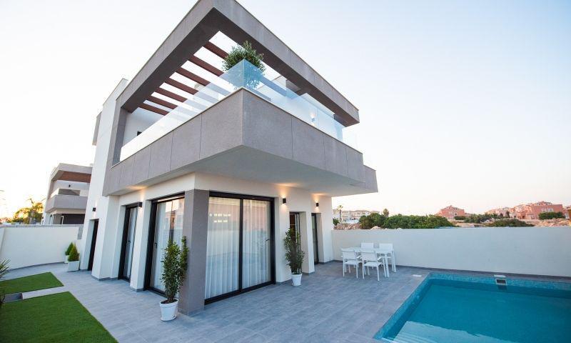 Villa til salgs i Los Montesinos, Alicante