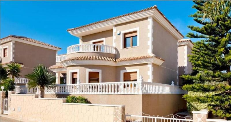 Villa Te koop in Torrevieja, Alicante