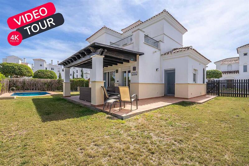 Villa en venta en La Torre Golf Resort, Murcia