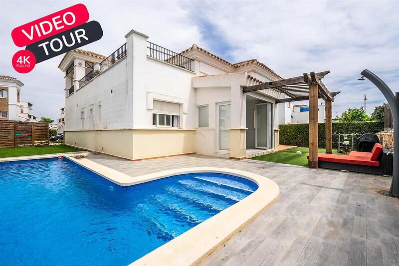 Villa en venta en La Torre Golf Resort, Murcia