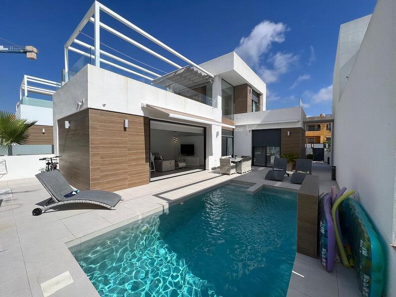 Villa for sale in Los Montesinos, Alicante