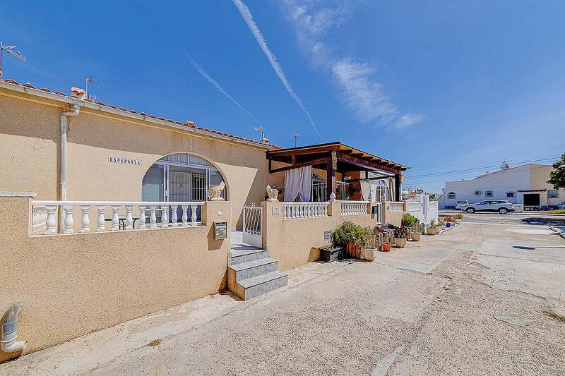 Villa til salg i Torrevieja, Alicante