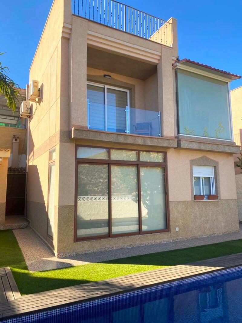 Villa en venta en La Nucia, Alicante