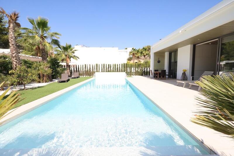 Villa for sale in San Miguel de Salinas, Alicante