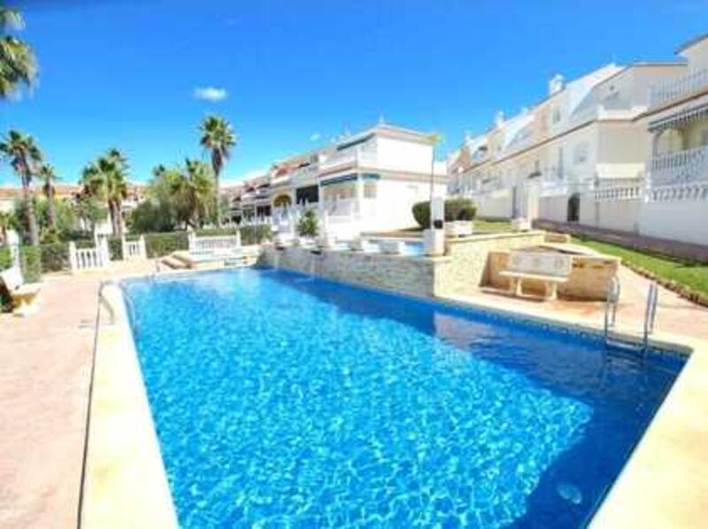 Townhouse for sale in Benijófar, Alicante