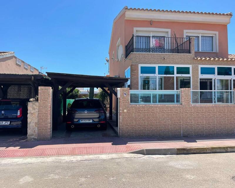 4 chambre Townhouse à vendre dans Daya Nueva, Alicante