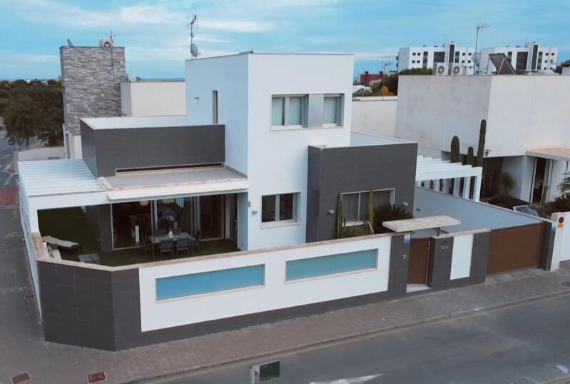 вилла продается в Mil Palmeras, Alicante