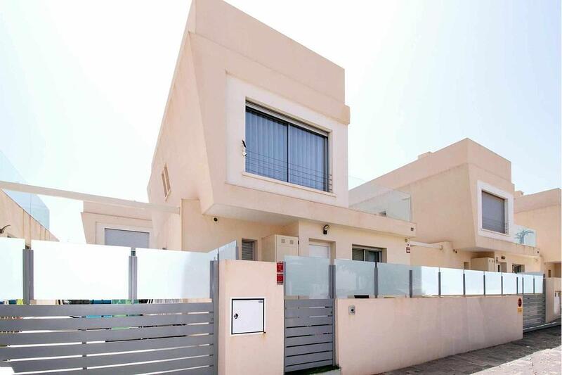 Villa en venta en Mil Palmeras, Alicante