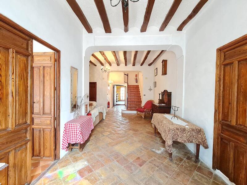 6 bedroom Country House for sale