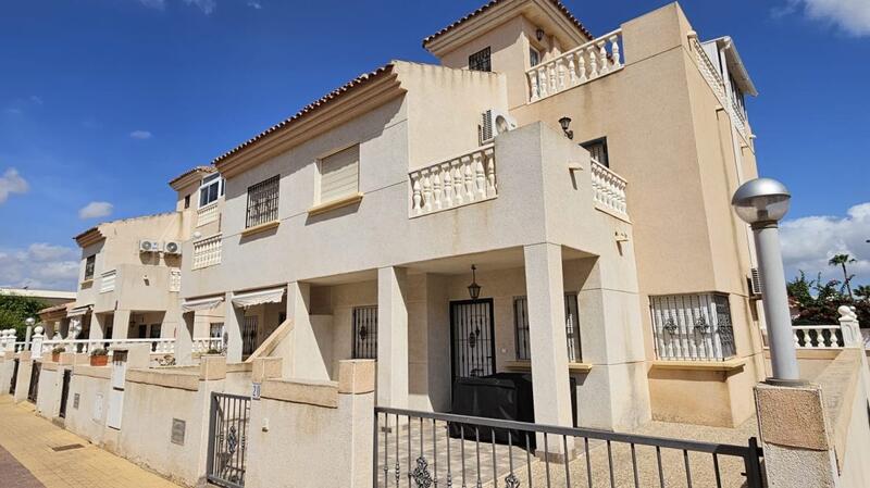 Townhouse for sale in Torrevieja, Alicante