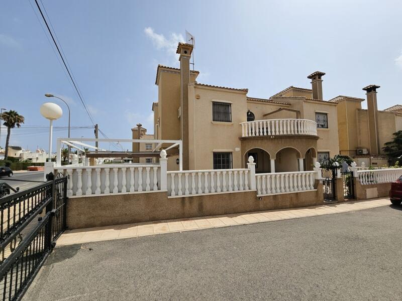 Villa en venta en Orihuela Costa, Alicante