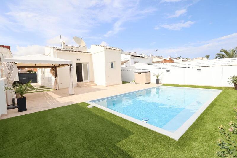 Villa for sale in Torrevieja, Alicante