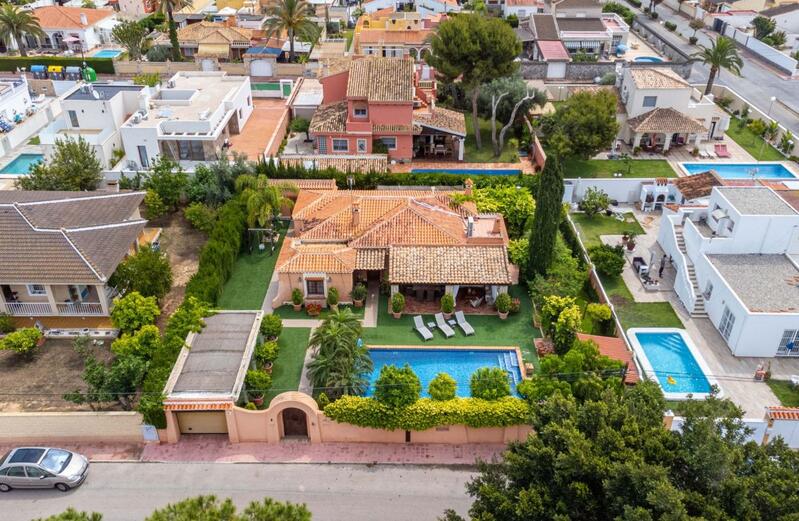 Villa à vendre dans Torrevieja, Alicante