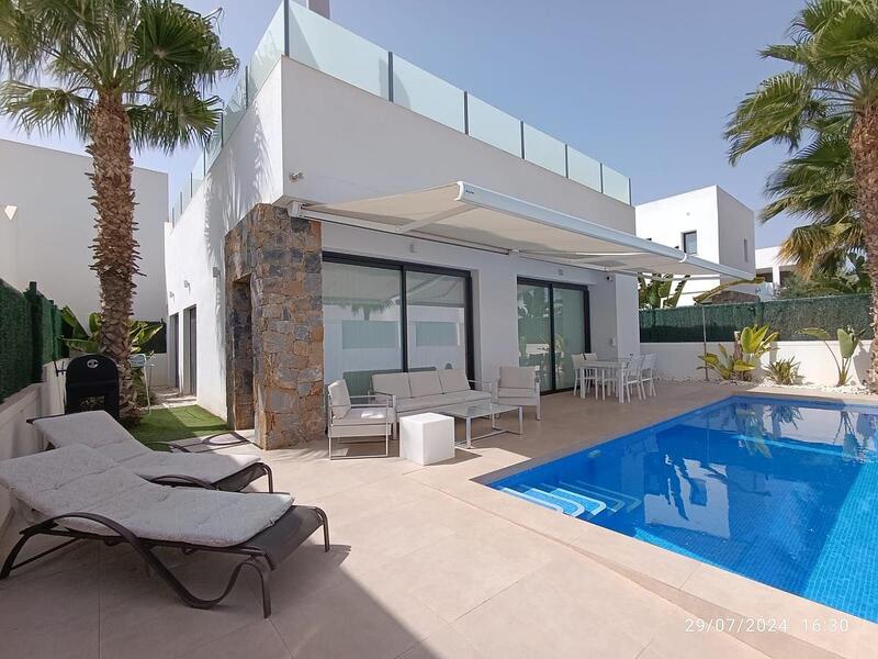 Villa for sale in Santiago de la Ribera, Murcia