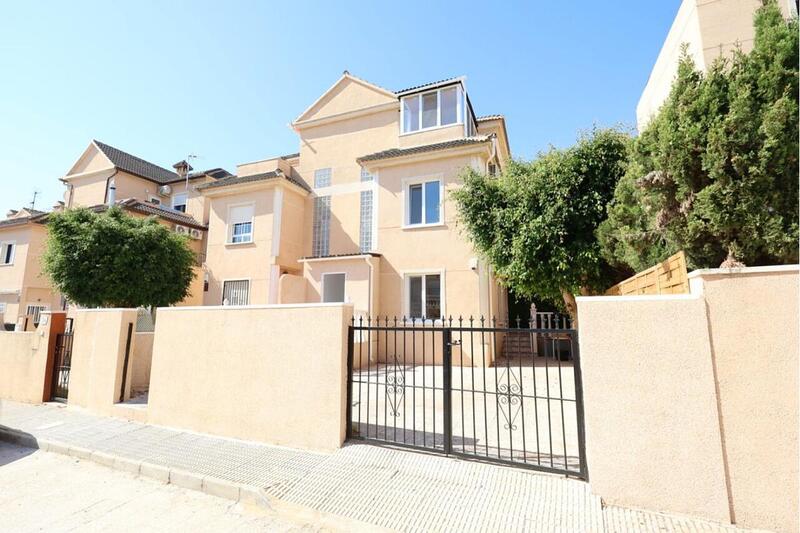 Townhouse for sale in Orihuela Costa, Alicante