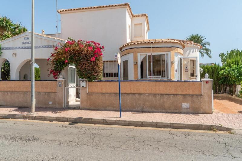 Villa til salg i Orihuela Costa, Alicante