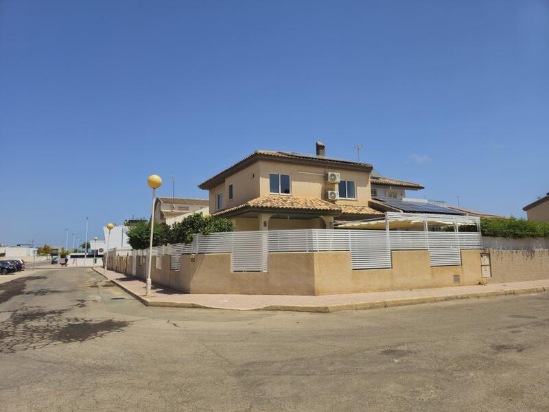 Villa en venta en Santiago de la Ribera, Murcia