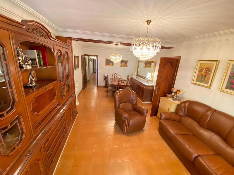 4 bedroom Apartment for sale