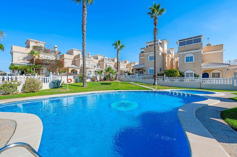 Villa à vendre dans Orihuela, Alicante